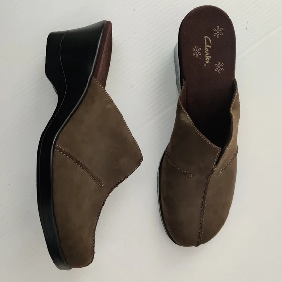 Clarks Women's Army Green Mules - Picture 2 of 7